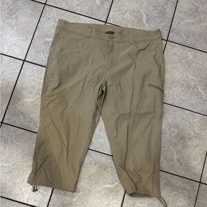 Eddie Bauer Women’s Capris Size 18